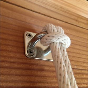 【step07】直接設置場所に引っ掛けず、ロープを使う場合、まず最初に設置場所にロープを通す。